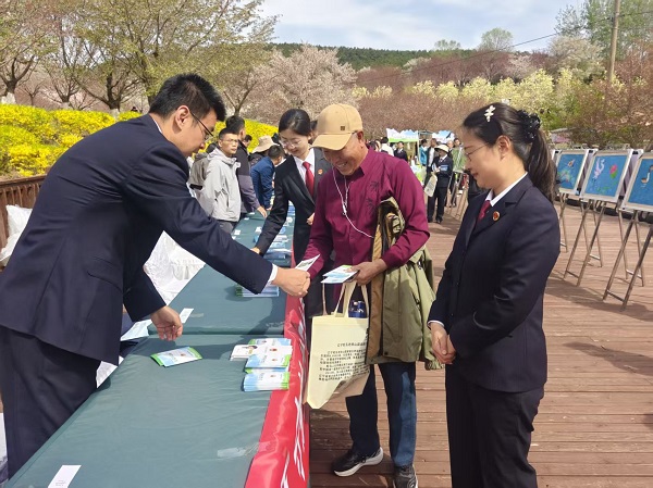 检行协同护飞鸟　公益诉讼守家园——市检察院与行政机关联合开展“爱鸟周”宣传活动