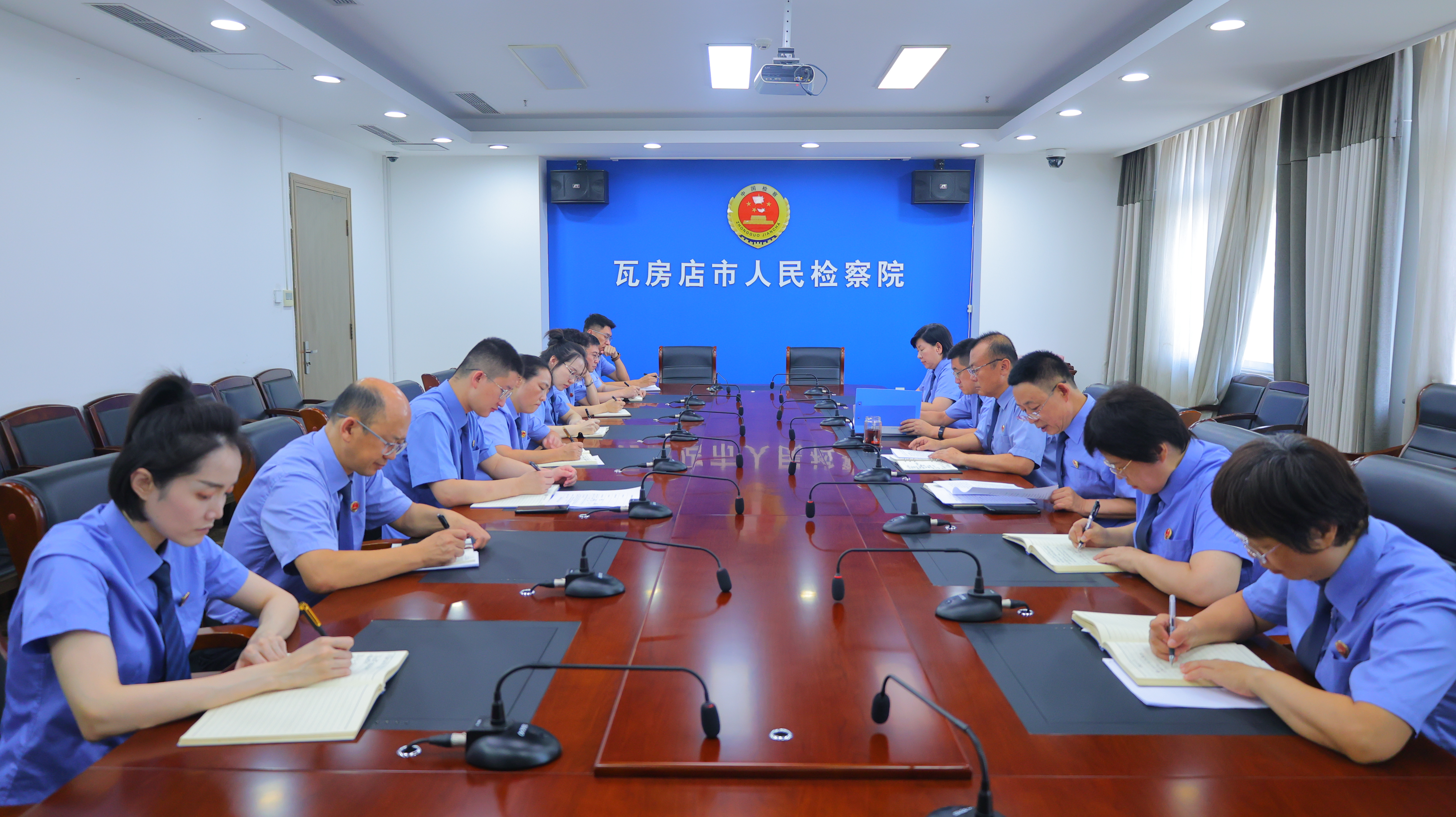 瓦房店市人民检察院召开党组（扩大）会议传达学习第十六次全国检察工作会议及省市检察长座谈会精神